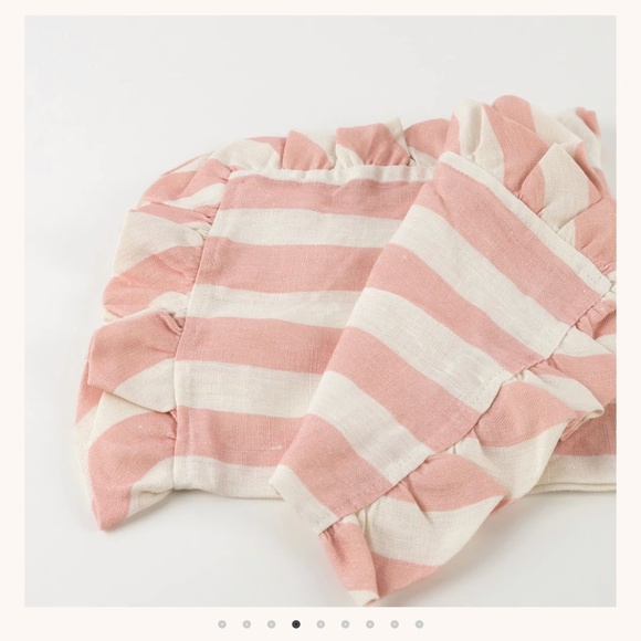 MERI MERI STRIPE RUFFLE FABRIC NAPKINS SET OF 4 - LINEN 18"x18" - Picture 5 of 10